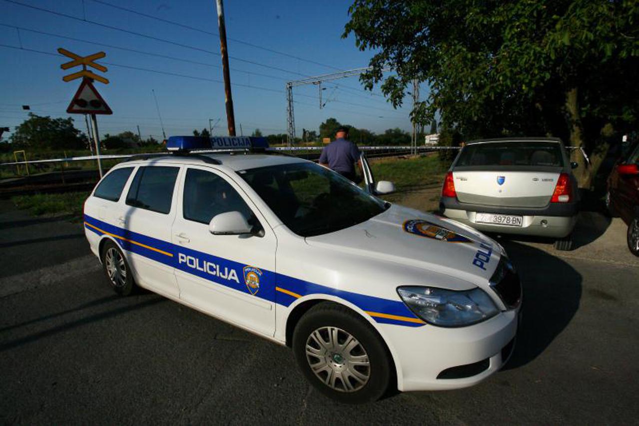 pruga, vlak, očevid, policija, mrtvac (1)