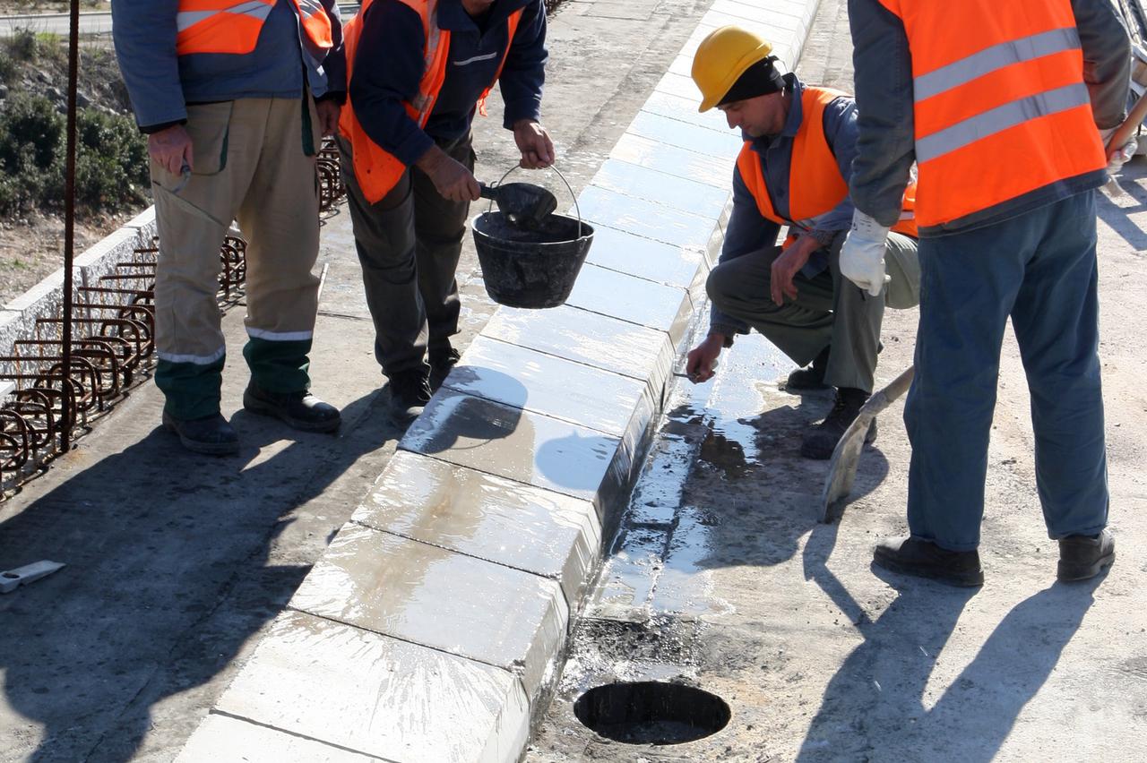 15.02.2013., Puljani, Kobiljaca - Radnici Konstruktora na gradilistu A1 na dionici Vrgorac - Ploce. Photo: Ivo Cagalj/PIXSELL