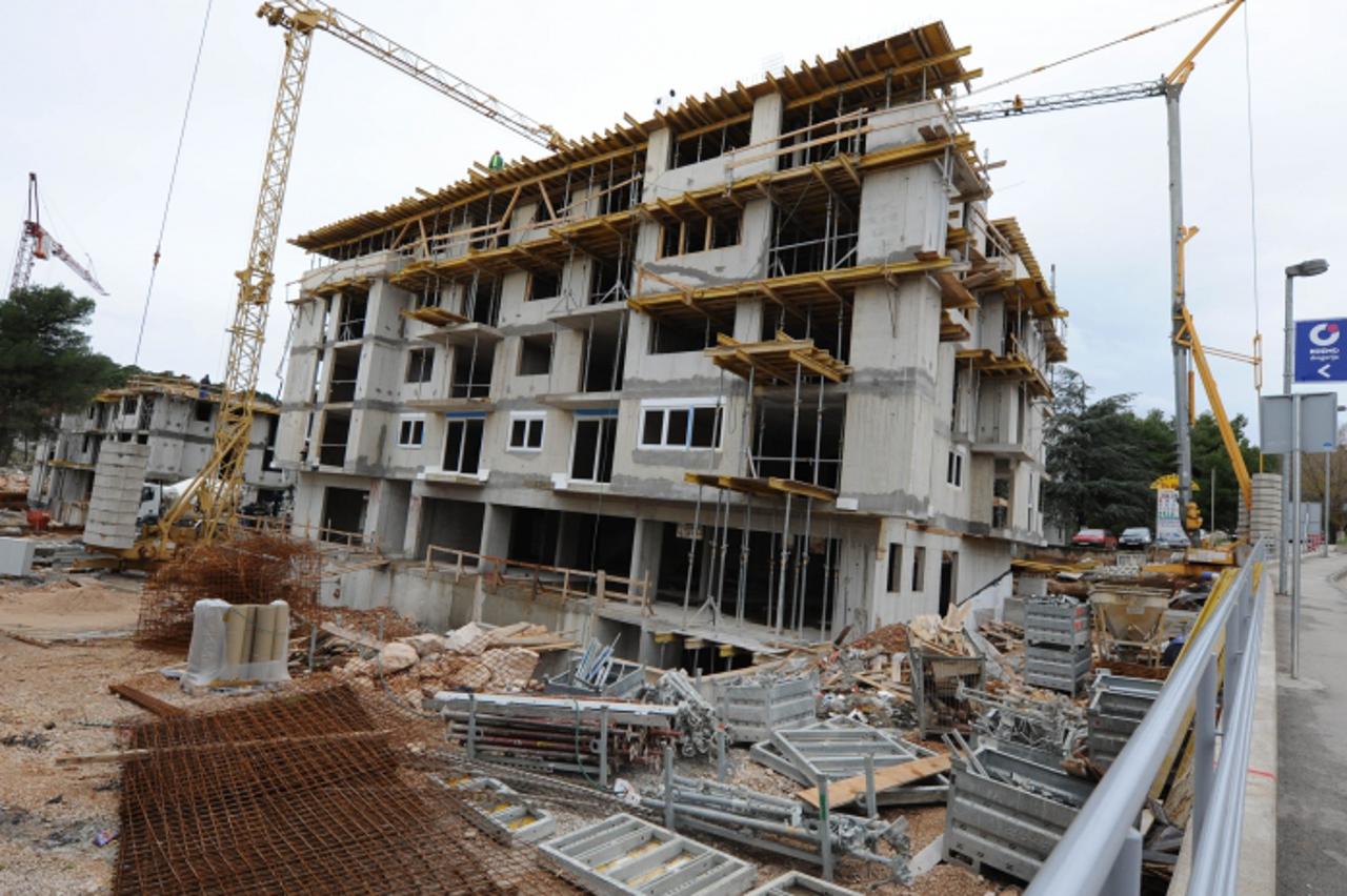 'za kvadrat....091209.....sibenik izgradnja novih stanova u naselju subicavc - sibenik stanogradnja Photo: Hrvoje Jelavic/PIXSELL'