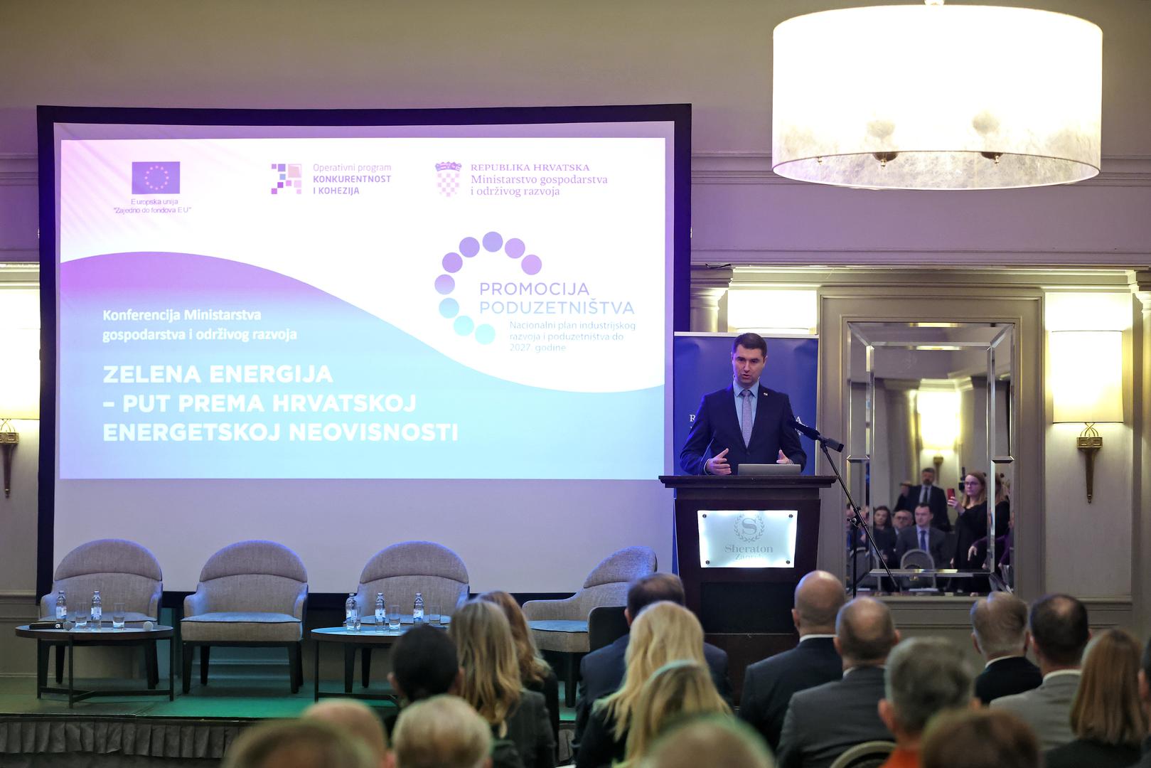 06.12.2023., Zagreb - Konferencija "Zelena energija - Put prema hrvatskoj energetskoj neovisnosti" u hotelu Sheraton. ministar gospodarstva i odrzivog razvoja Davor Filipovic Photo: Sanjin Strukic/PIXSELL