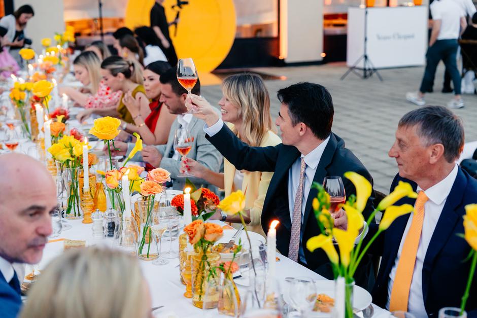 Veuve Clicquot Solaire Tables