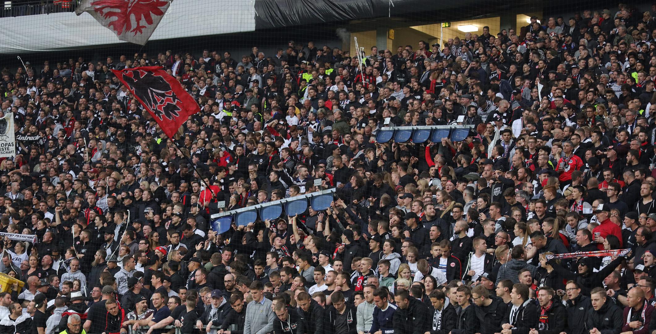 Uefa traži od domaćina da su na stadionu sva mjesta sjedeća