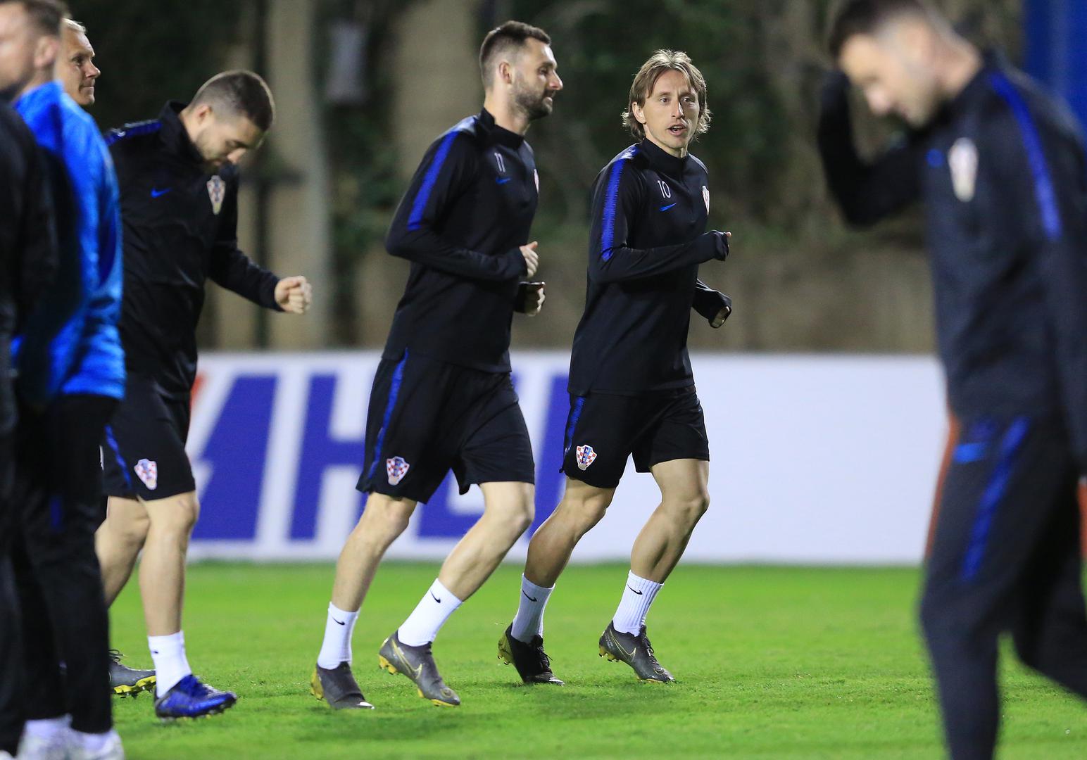 Sudeći prema kadrovima, u veznom redu vlada najbolje raspoloženje. 