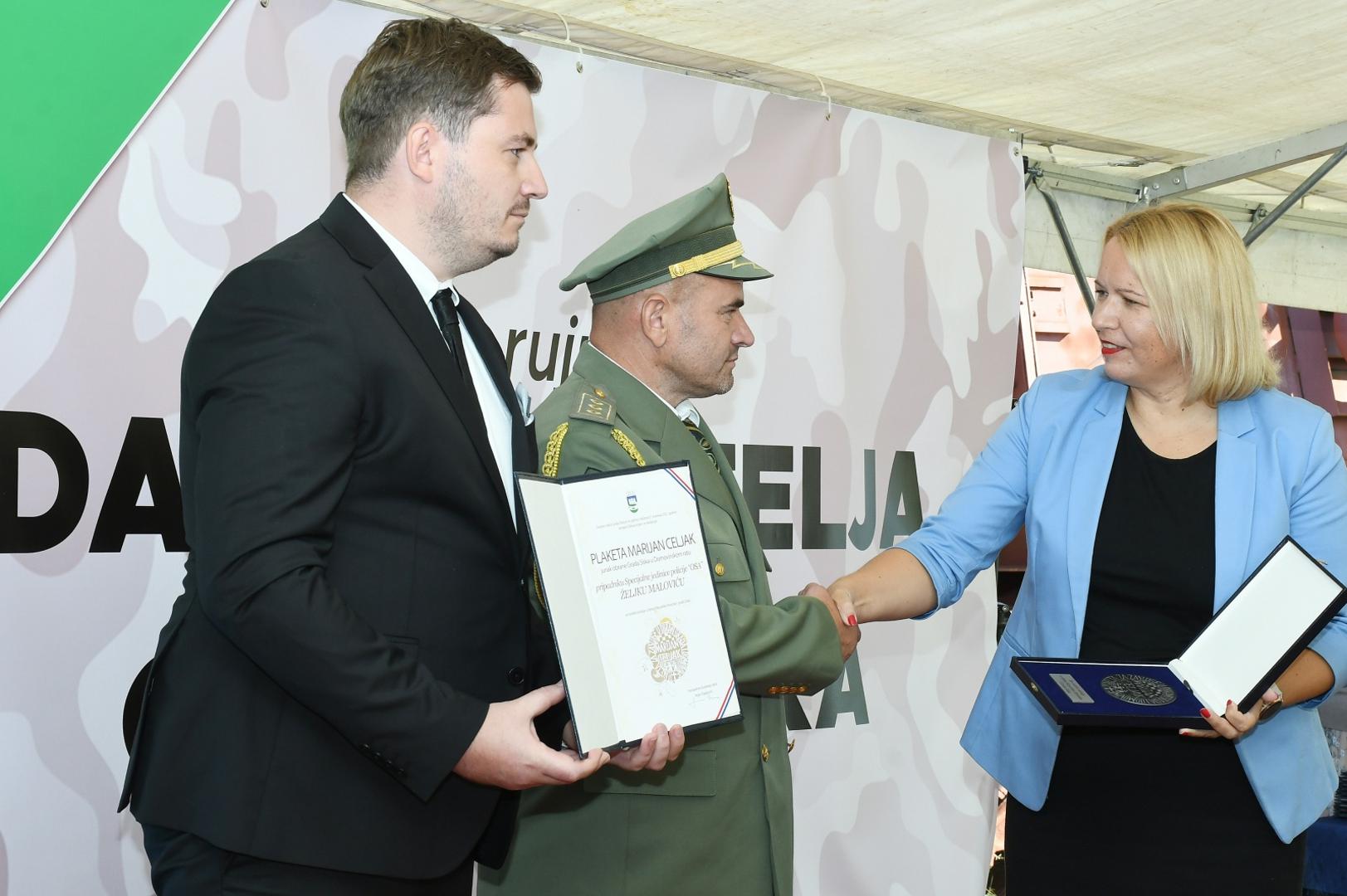 03.09.2021.,Sisak - Povodom Dana branitelja grada Siska u bivsoj  vojarni Barutana odrzana je  svecana abkademija i dodijela Plaketa Marijan Celjak - junak obrane grada Siska u Domovinskom ratu te otvorena izlozba fotografija Mladena Knezevica-Gipsa.Photo: Nikola Cutuk/PIXSELL