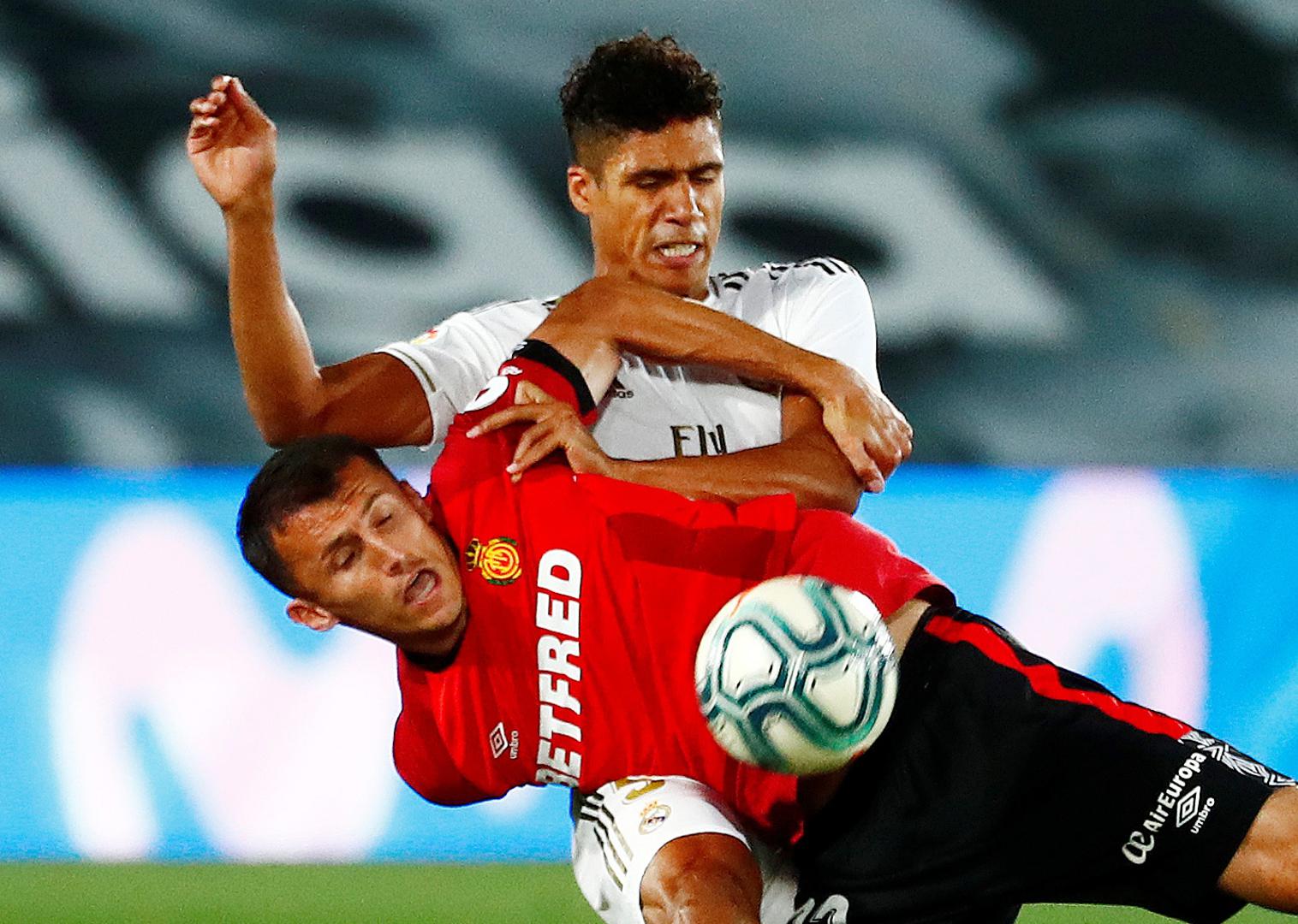 La Liga Santander - Real Madrid v Real Mallorca Soccer Football - La Liga Santander - Real Madrid v Real Mallorca - Alfredo Di Stefano Stadium, Madrid, Spain - June 24, 2020  Mallorca's Ante Budimir in action with Real Madrid's Raphael Varane, as play resumes behind closed doors following the outbreak of the coronavirus disease (COVID-19)   REUTERS/Susana Vera SUSANA VERA