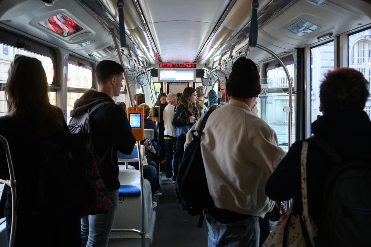 Zagreb: Jedan od dva tramvaja koja voze tijekom štrajka u Zagrebačkom holdingu