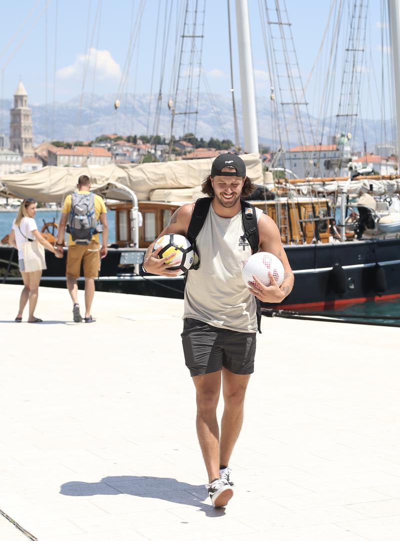  Njegov sin Liam na poklon je dobio loptu, a upravo zahvaljujući Liamovoj partnerici Nicole Artukovich cijela obitelj Stewart stigla je u Hrvatsku.