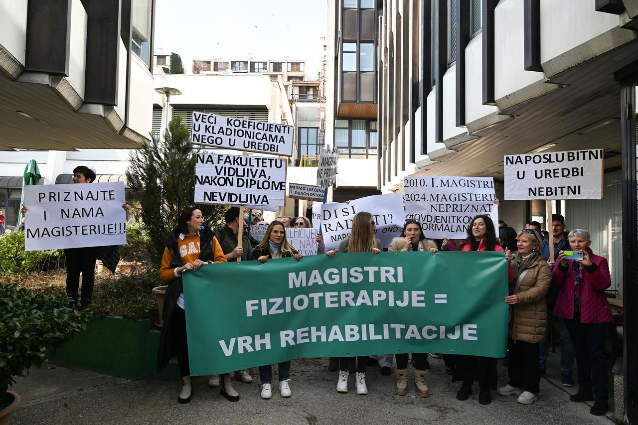 Zagreb: Mirni prosvjed fizioterapeuta ispred Ministarstva zdravstva