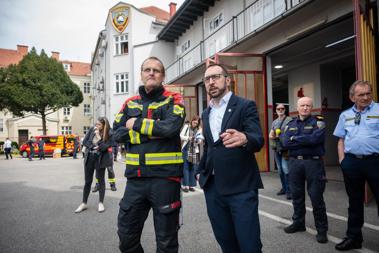 Zagreb: Predstavljanje novih vatroganih vozila i opreme