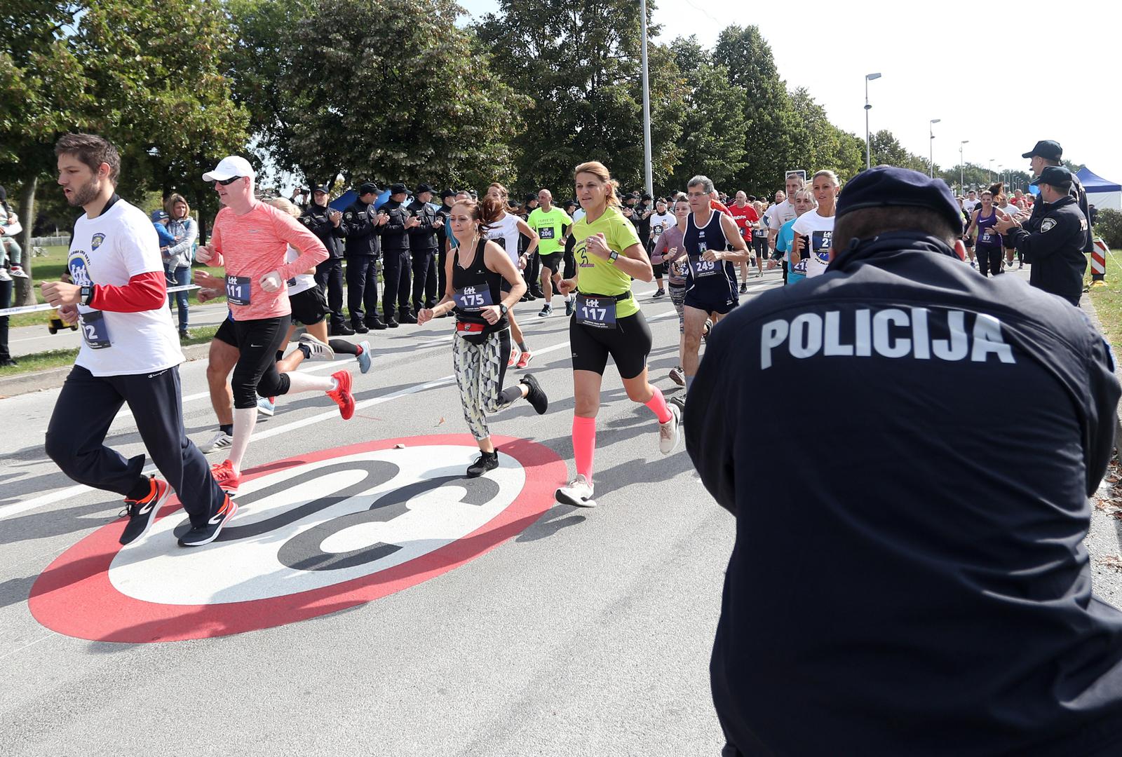 Organizirana je i  utrka oko Jarunskog jezera, istraživanje mjesta zločina, skakanje iz padobrana...