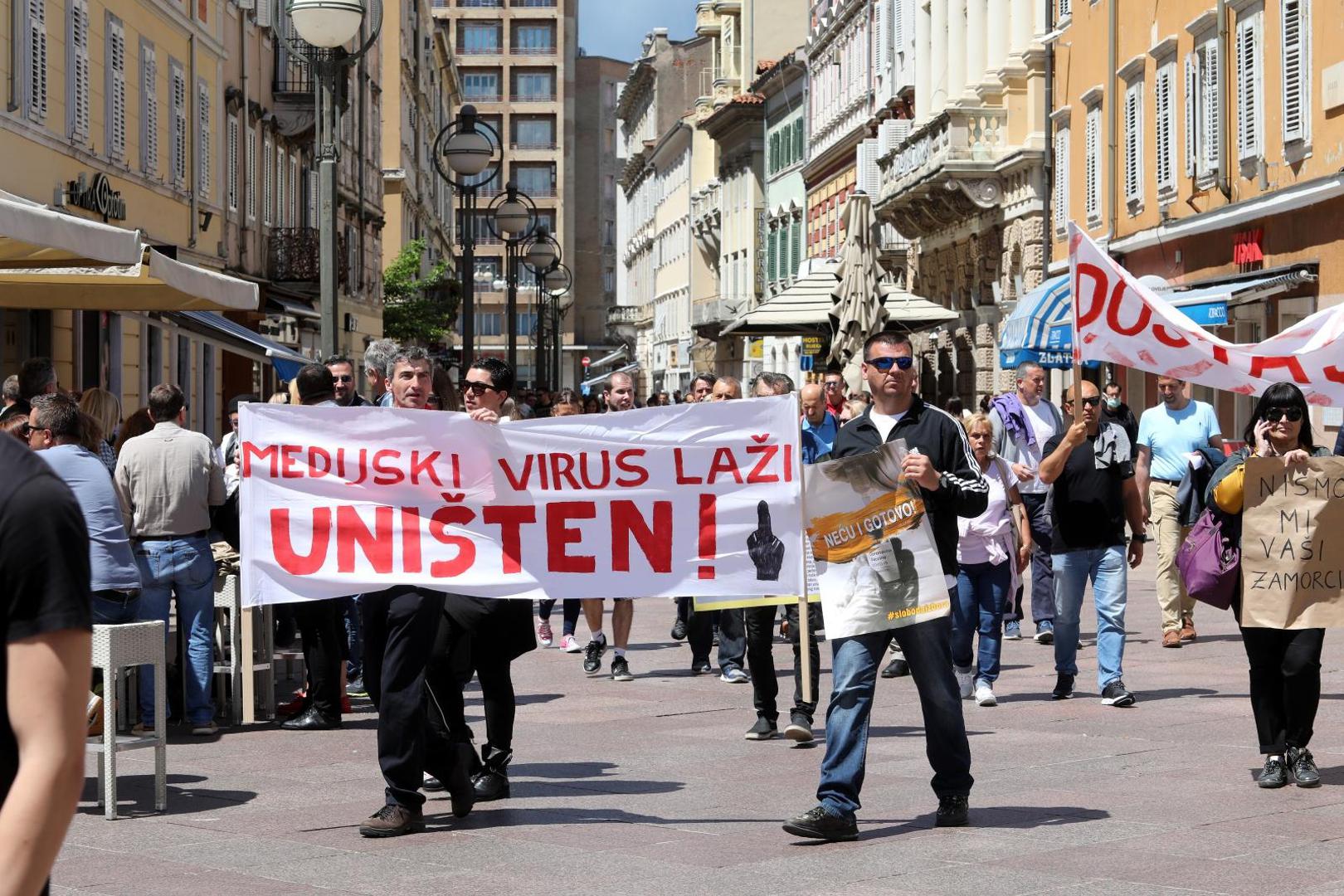 15.05.2021., Rijeka - Prosvjedni mars Svjetski prosvjed za slobodu, odrzan je na Korzu, uz prosvjedne poruke protiv Covid-19 zavjere, cijepljenja i medija. 
Photo: Goran Kovacic/PIXSELL