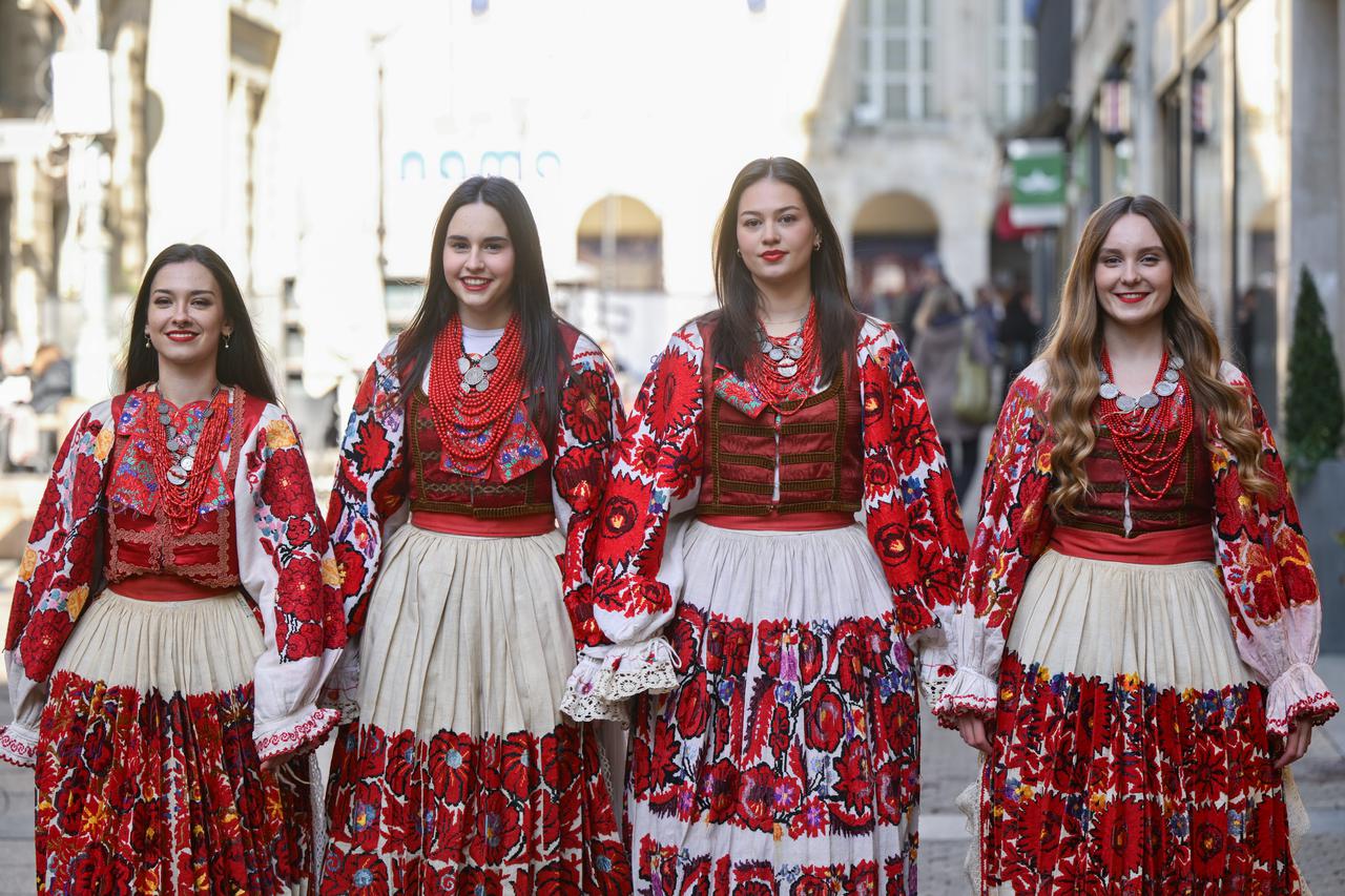 Zagreb: Grupa Lelek, koja će se natjecati na ovogodišnjoj Dori, privlačila je pažnju prolaznika