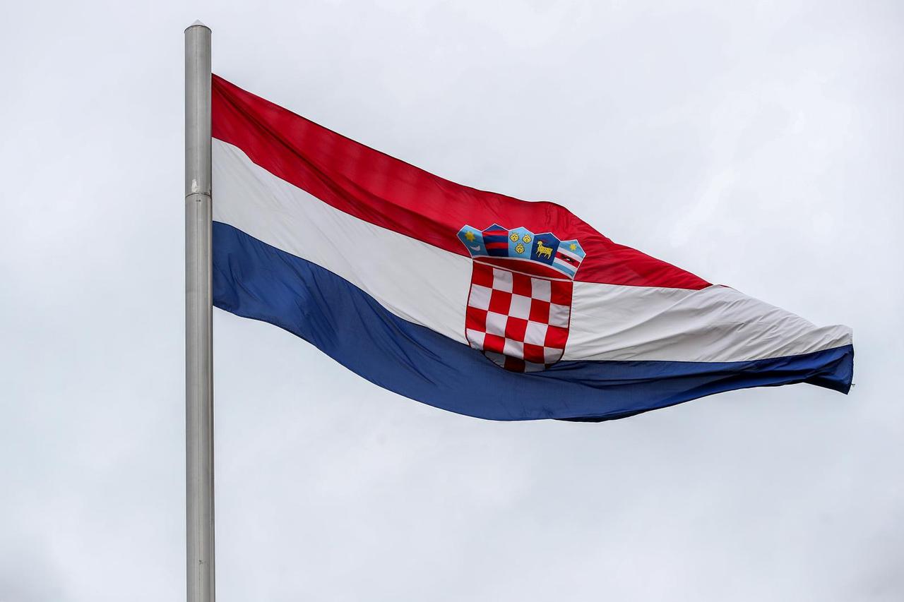 Zagreb: Zastava Hrvatske i kip Franje Tuđmana