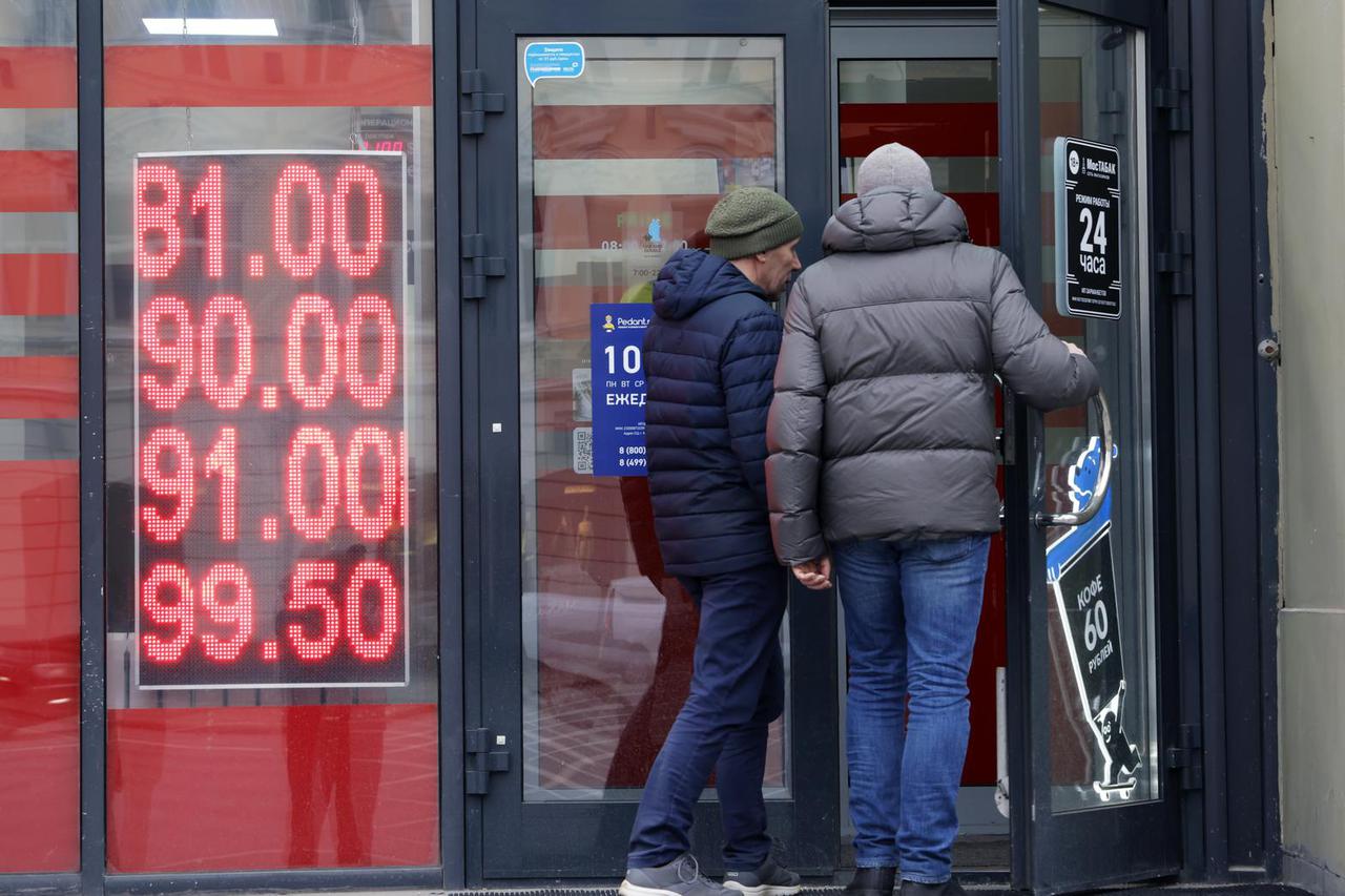 US dollar reaches 89.6 against Russian rouble at Moscow Exchange