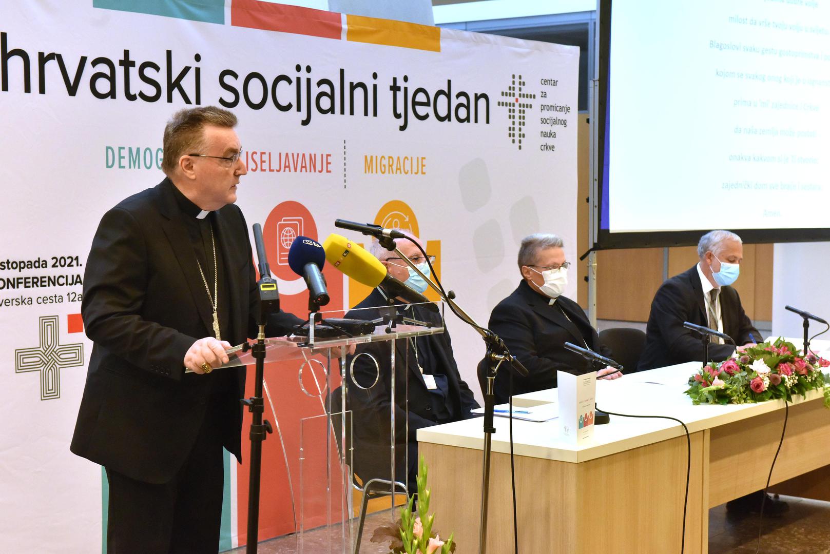 22.10.2021., Zagreb - Centar za promicanje socijalnog nauka Crkve organizirao je u ime Hrvatske biskupske konferencije dvodnevni 6. Hrvatski socijalni tjedan "Demografija–iseljavanje–migracije“. Tjedan je otvorio zagrebacki nadbiskup, kardinal Josip Bozanic; predsjednik HBK, nadbiskup Želimir Puljic i apostolski nuncij u RH, nadbiskup Giorgio Lingua.