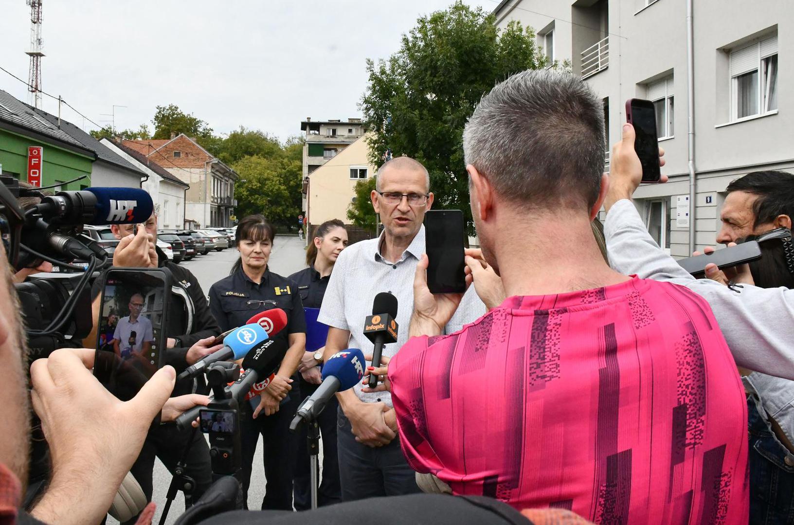 24.09.2025., Slavonski Brod - Konferencija za medije PU Brodsko-posavske povodom jucerasnjeg ubojstva muskarca u Susnjevcima. Izjavu je dao voditelj Sluzbe kriminalisticke policije Drazen Puljko. Photo: Ivica Galovic/PIXSELL