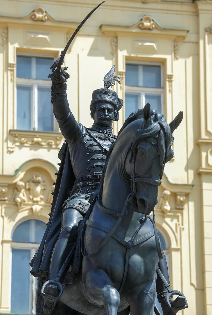 Podsjetimo, spomenik je bio privremeno skriven od pogleda brojnih prolaznika i turista.