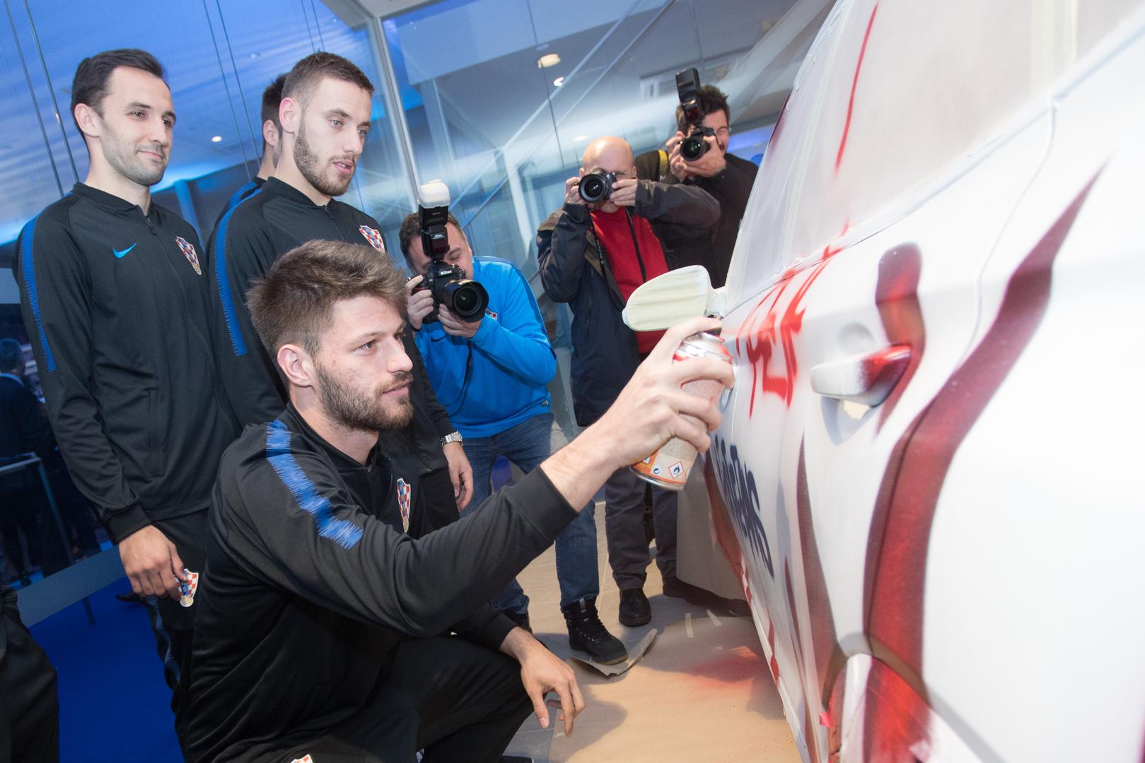 Hrvatski reprezentativci teško mogu odoljeti metalnim ljubimcima, pa su tako bili gosti Hyundai centra u Zagrebu