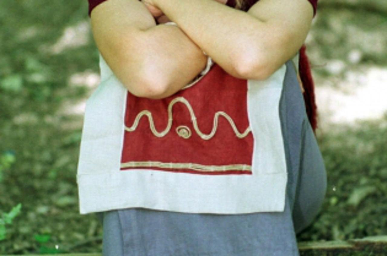 '15.06.2001., Zagreb - Lidija Bajuk na Tuskancu. Lidija je hrvatska pjesnikinja i kantautorica, jedna od vodecih licnosti hrvatske etno glazbe. Rodjena u Cakovcu, ali zbog razvoja karijere preselila j