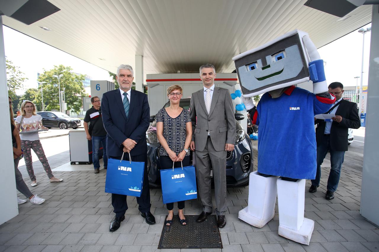 Sretni dobitnici Inine nagradne igre "Probudi navijača u sebi"