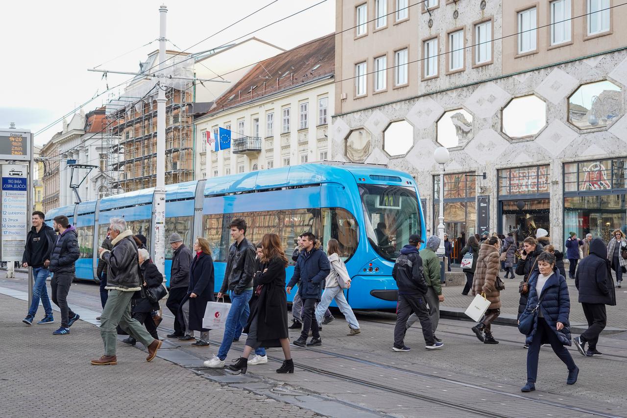 Zagreb: Tramvajski promet na Trgu bana Josipa Jelačića