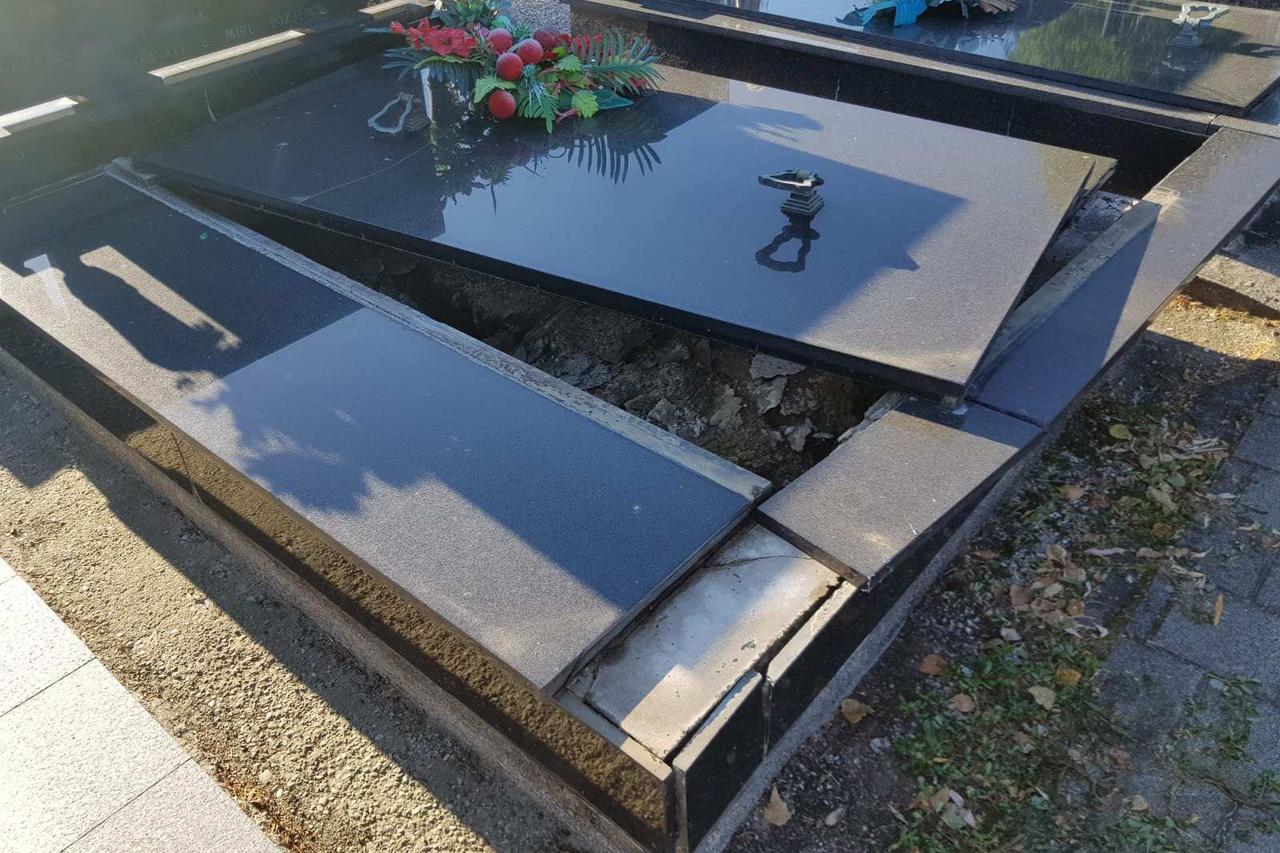 Oštećeni nadgrobni spomenici