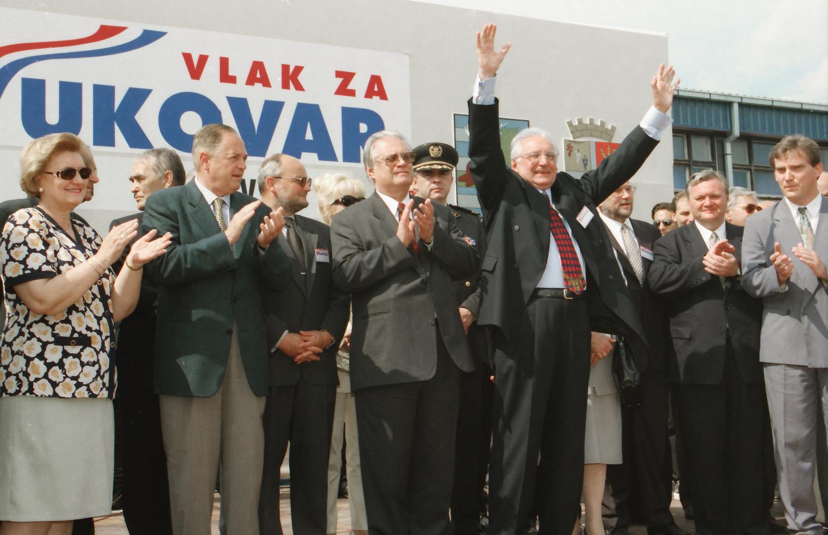 PREUZEO INICIJATIVU Vrlo brzo nakon uvođenja višestranačja Tuđman i HDZ postali su vodeća politička snaga