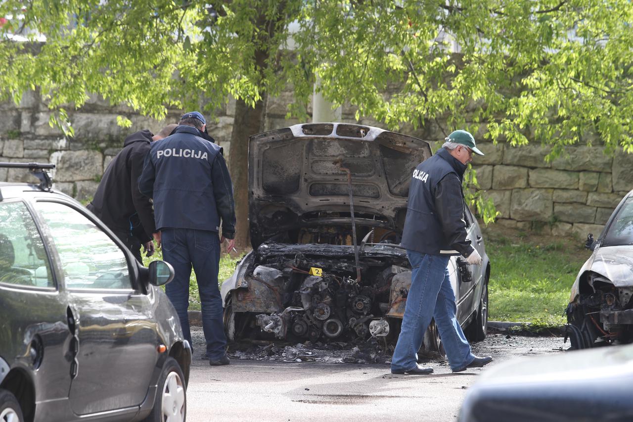 Solin: Tijekom noći u Zvonimirovoj ulici izgorio BMW
