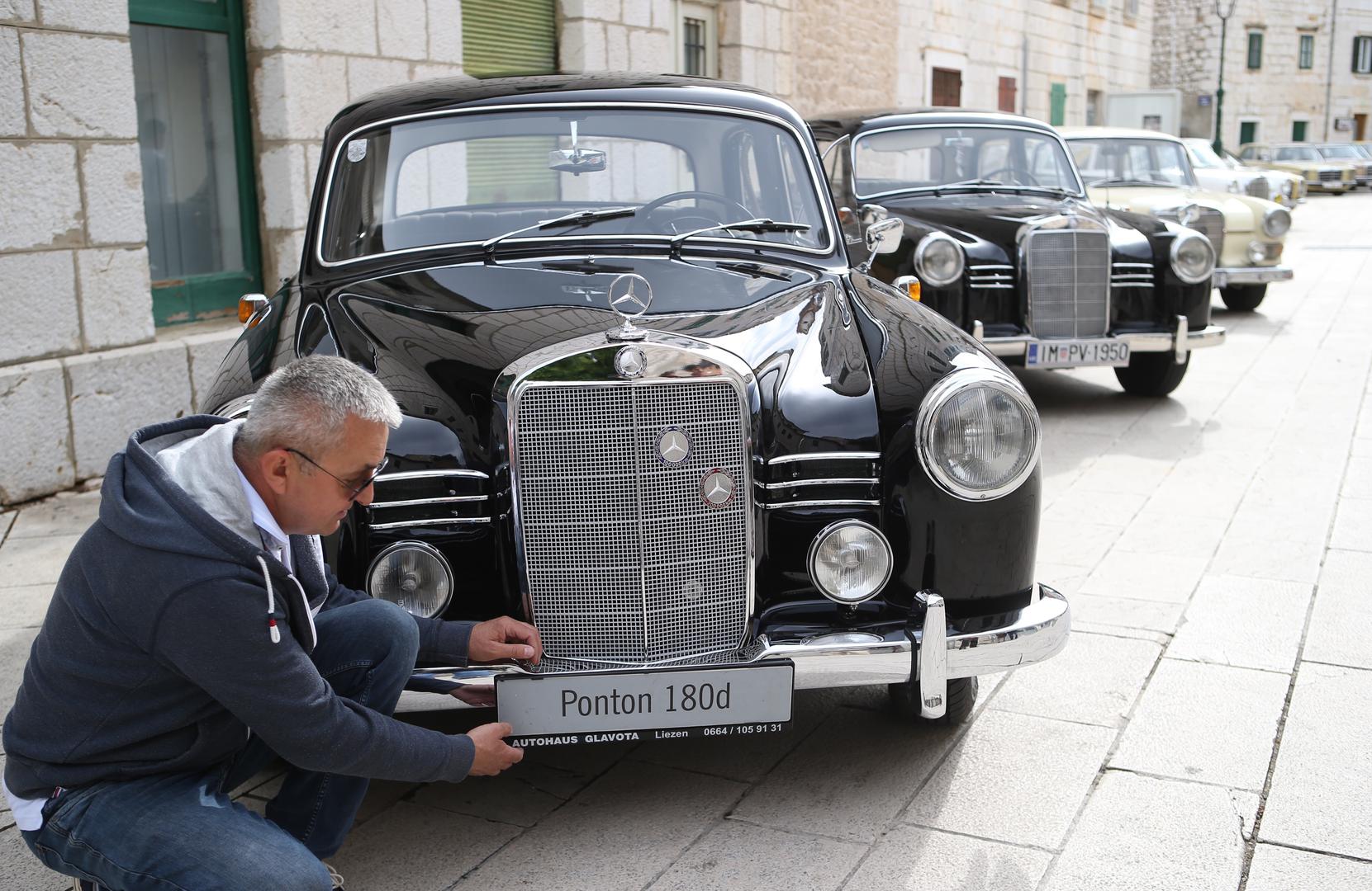 Ove su se nedjelje okupili u velikom broju kako bi razgledali oldtimer primjerke svojeg najdražeg vozila.