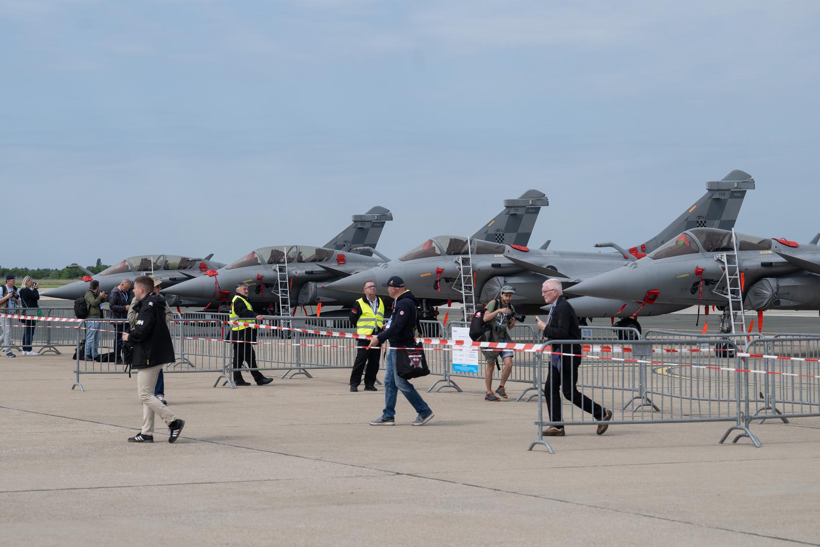 Na zrakoplovnoj manifestaciji AIRVG predstavljeno je svih 12 borbenih zrakoplova Rafalea, MiG-ovi 21, helikopteri Mi-171Sh, Black Hawkovi, Kiowa Warrior, Bell-206B, avioni Pilatus PC-9, Zlin 242L te kanaderi i Air Tractori. 