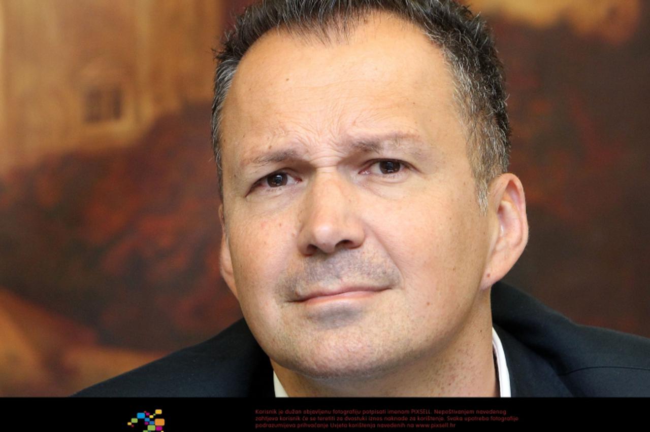 'ricov_PXL_unu_100512'