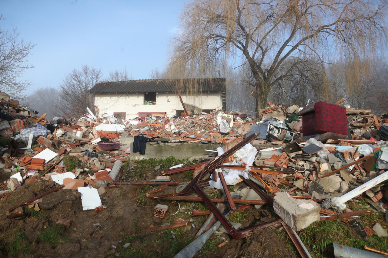 Posljedice potresa u selu Majska Poljana