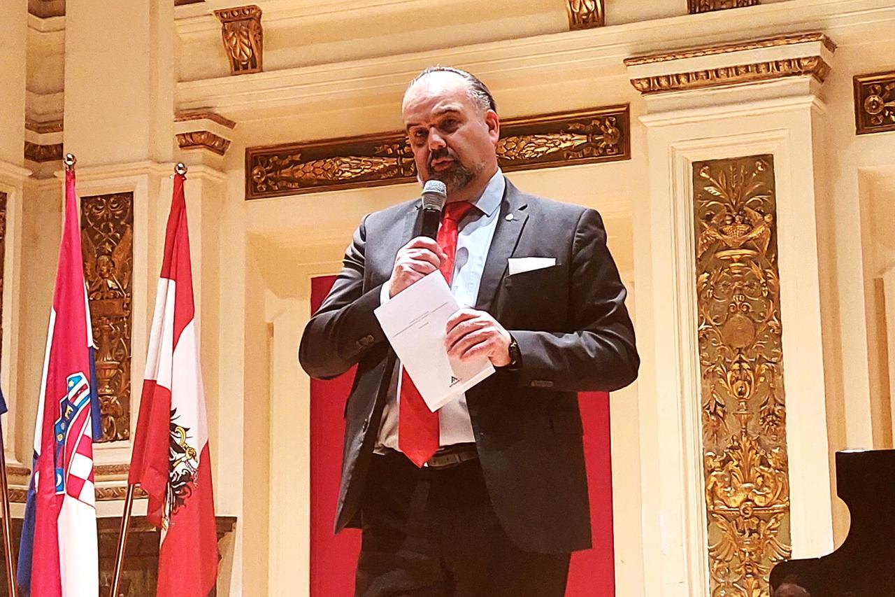 Pijanistički recital Marijan Đuzel