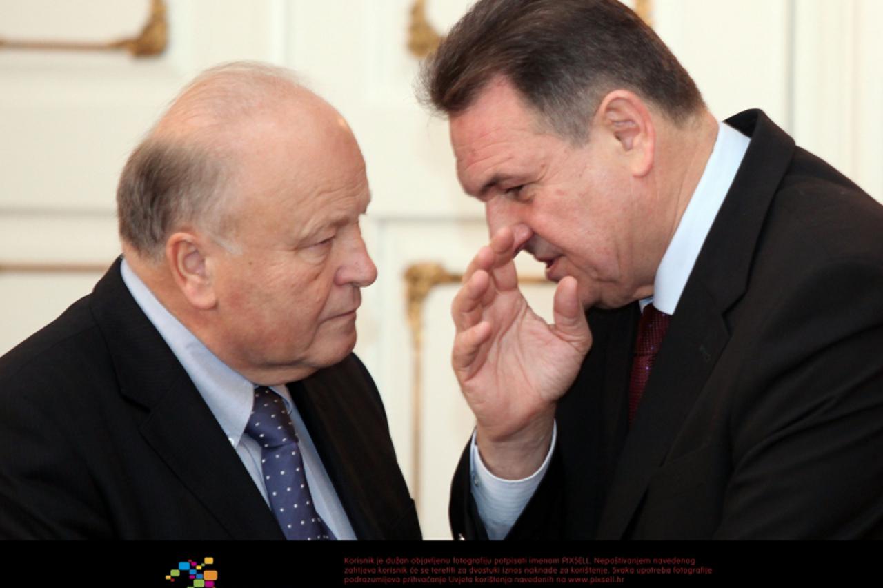 '16.02.2012., Zagreb - U Banskim dvorima danas je odrzana redovita sjednica Vlade RH. Slavko Linic, Radimir Cacic.  Photo: Patrik Macek/Pixsell'