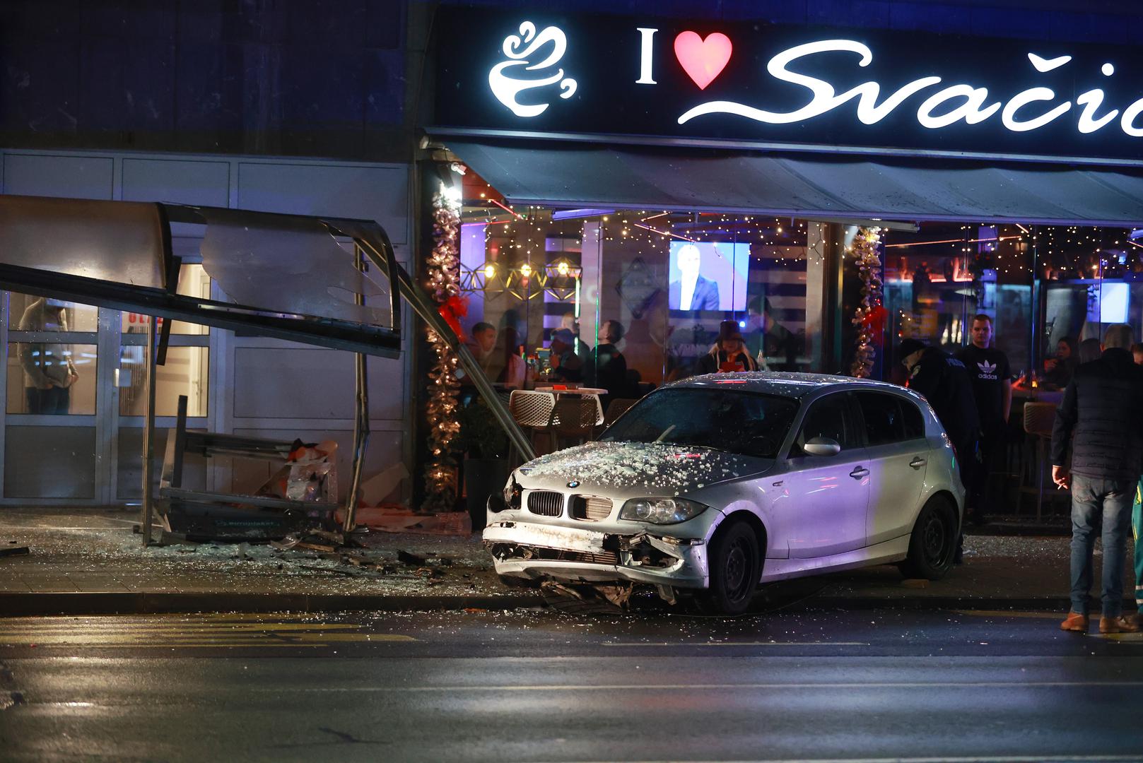 27.01.2023., Osijek - Prometna nesreca u kojoj je vozac osobnog automolila izgubio kontrolu nad vozilom i zabio se u autobusnu stanicu. Photo: Davor Javorovic/PIXSELL