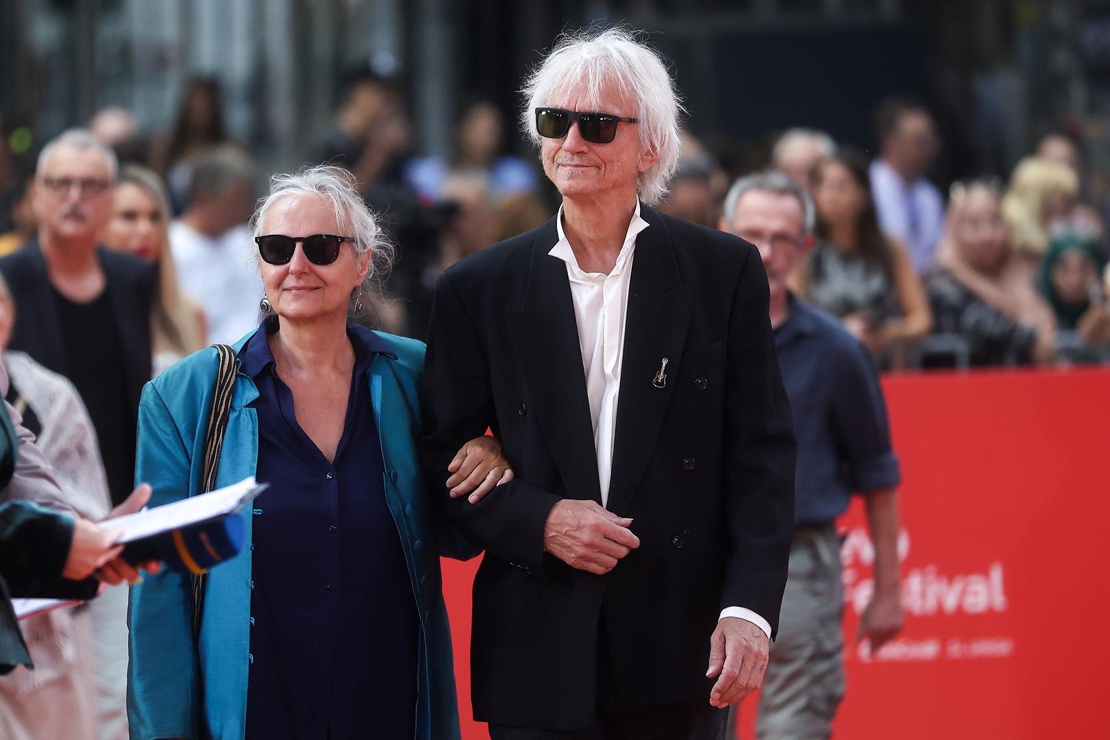 Njihova ljubav traje još od studentskih dana, a zajedno su više od 50 godina. Svoj odnos uvijek su čuvali od medija, a 1991. postali su roditelji sina Davida Vida Dimitrija Sebastiana Ernesta Viktora.