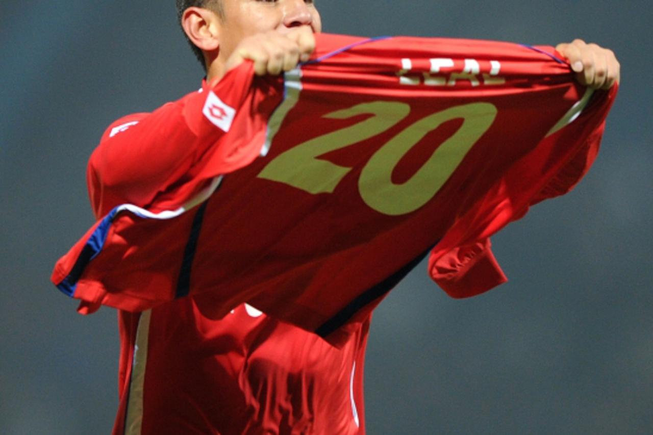 'Costa Rican defender Oscar Duarte (R) waves his teammate´s shirt as he celebrates their victory against Bolivia during a 2011 Copa America Group A first round football match held at the 23 de Agosto 