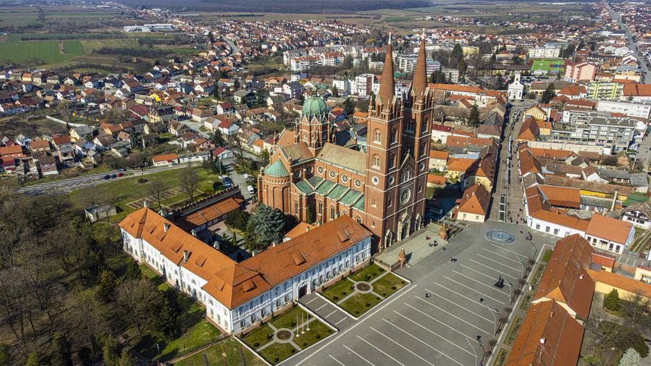 Pogled iz zraka na Grad Đakovo