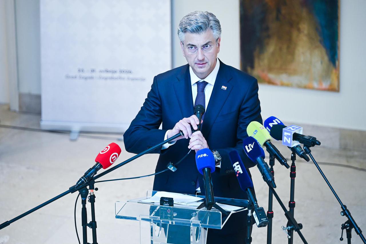 Zagreb: Premijer Plenković otvorio Tjedan Hrvata izvan RH i izložbu "Umjetnost grafike" Virgilija Nevjestića