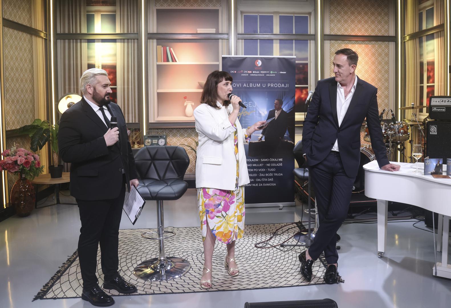 Kreativna direktorica Croatia Records, Nikolina Mazalin, izrazila je zadovoljstvo zbog suradnje sa Sergejem koju je opisala kao profesionalnu i jednostavnu, a u ovih devet godina Croatia Records objavila je njegova dva studijska, dva live albuma - iz Lisinskog i Arene, te kompilaciju njegovih najvećih hitova.