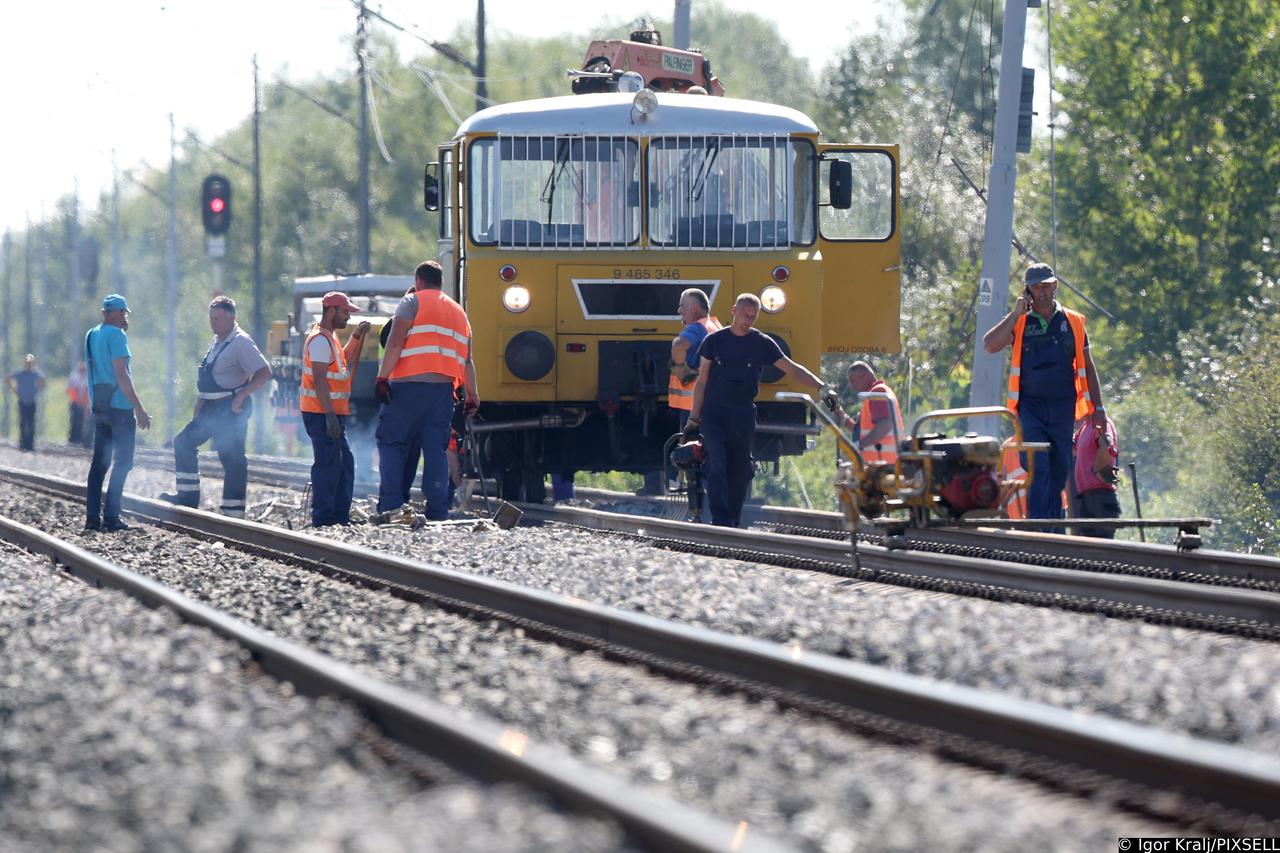 Novska: Počela sanacija pruge gdje je došlo do sudara putničkog i teretnog vlaka
