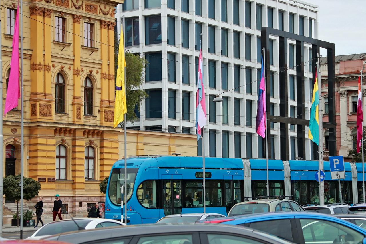 Zagreb: Izvješene zastave uoči 19. Povorke ponosa LGBTIQ zajednice, osoba i obitelji