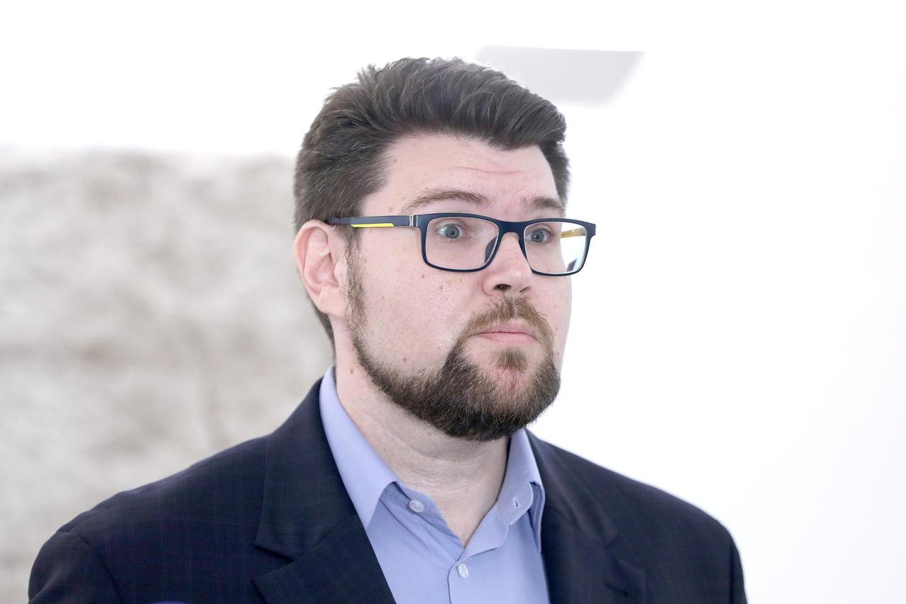 Zagreb: Peđa Grbin govorio je o rastu cijena, referendumu i drugim aktualnim temama