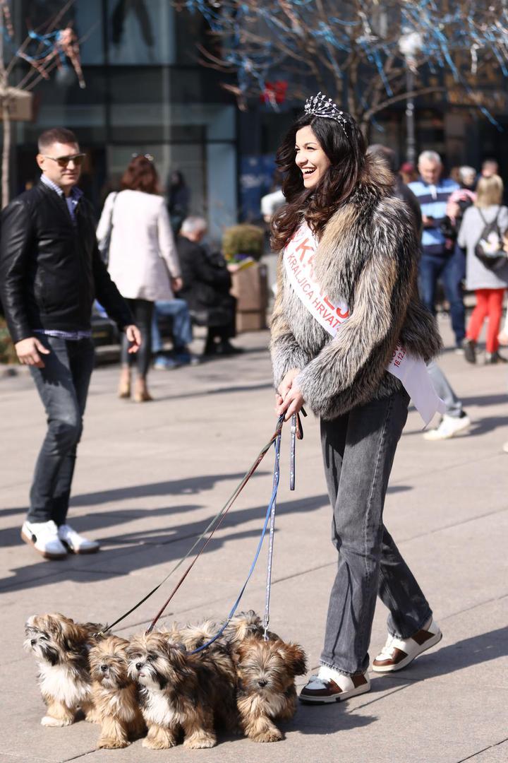 Višnjić je u početku negirao očinstvo jer je Lana Lourdes začeta u doba kad je već bio u braku s Evom Vrdoljak, s kojom ima troje djece, međutim, kasnije je priznao da je imao aferu s Mirelom Rupić i priznao je Lanu za svoju dijete.