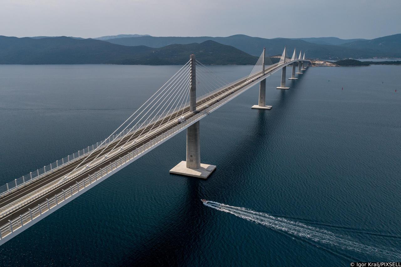 Pogled iz zraka na Pelješki most koji je pušten u promet