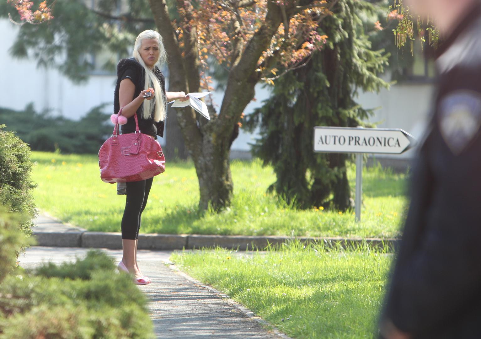 - Mama mi je pedagoginja. A otac? Otac ima svoju privatnu firmu. Nikad neću ništa ružno reći za svoju familiju. Mogu samo reći da nismo u kontaktu i da meni odgovara da nismo u kontaktu. Zato što su uvijek bili loši obiteljski odnosi i ja sam odrasla s majkom sama i nisam u kontaktu ni s ocem ni s bratom - kazala je tadašnja zečica Maja Morales za Dnevnik.hr.