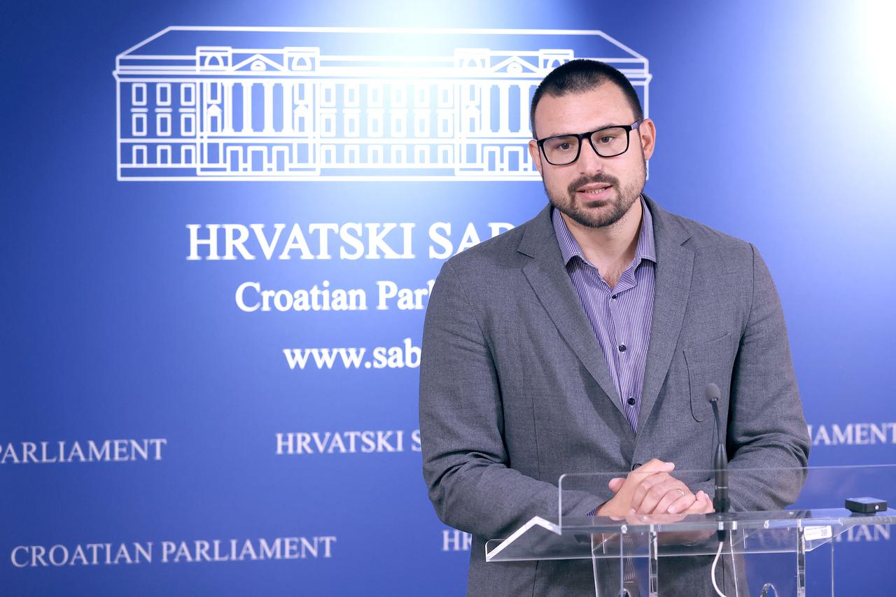 Zagreb: Marin Živković o uvođenju vojnog roka