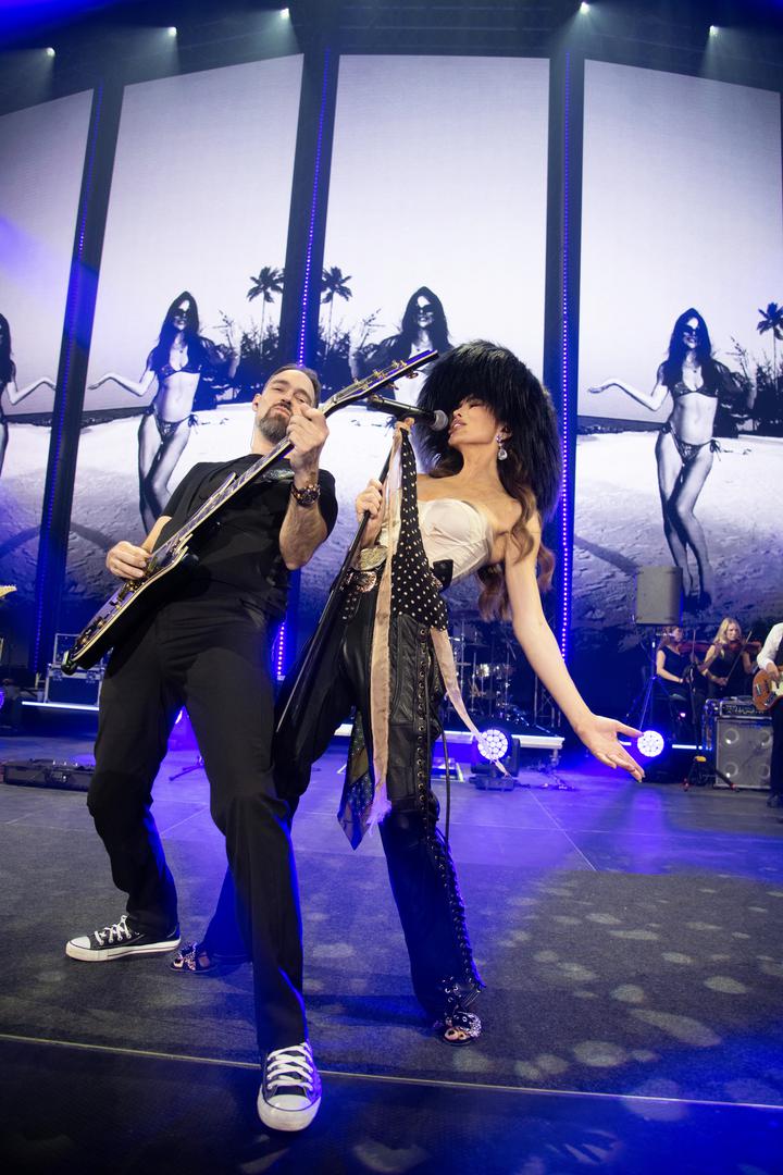  Koncerti pod nazivom 'Ja samo pjevam', intimniji su, emotivniji, ali i dalje glazbeno raskošni. Kako je i sama najavljivala, ovi koncerti donose pomalo drugačiji pristup: ogoljen, emotivan, posvećen glasu i interpretaciji.