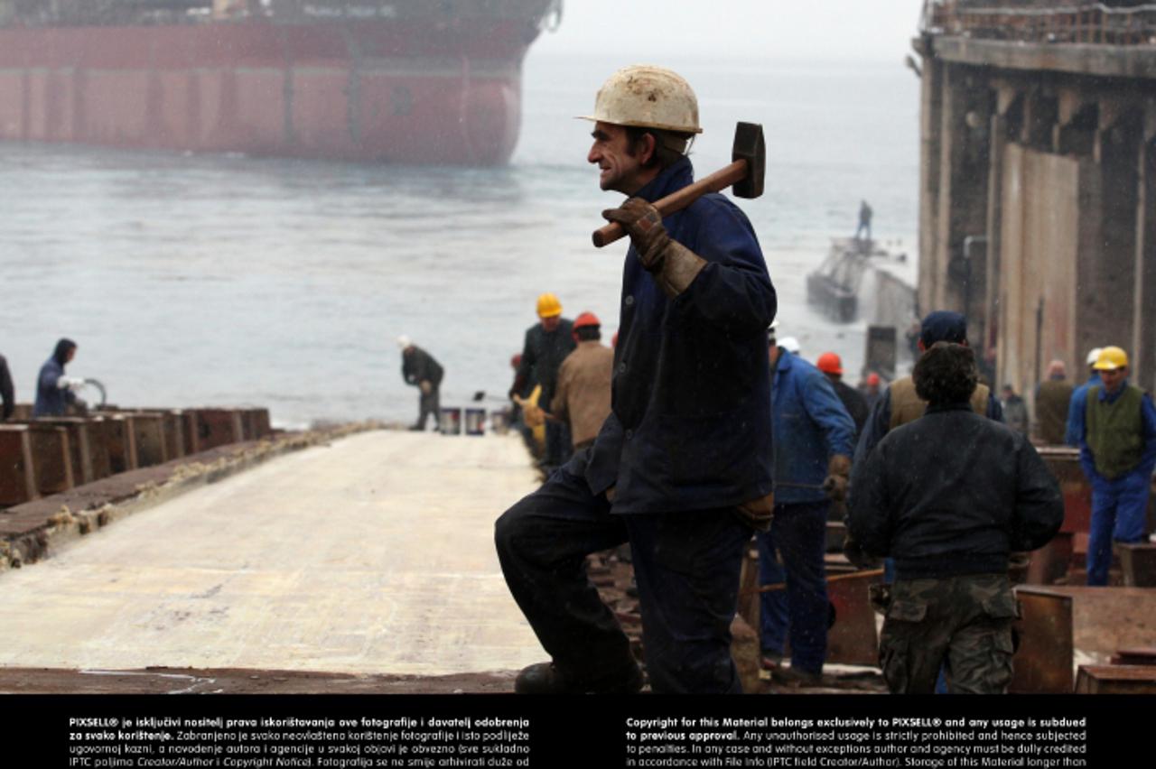 '11.02.2013., Rijeka - Radnici u brodogradilistu 3. maj. Photo: Goran Kovacic/PIXSELL'