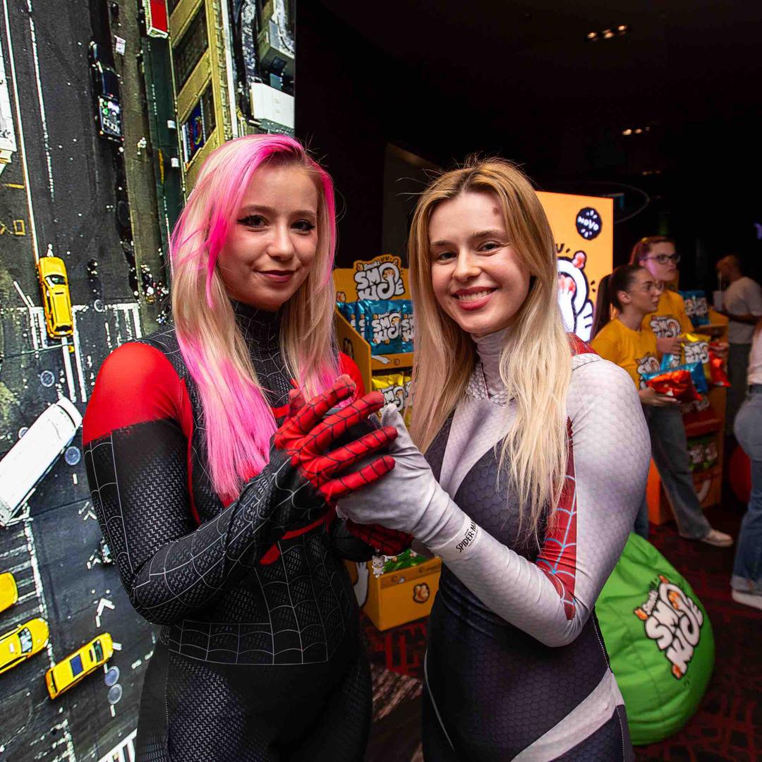 Snažne reakcije publike nakon premijere još su jednom potvrdile da je Spider-Man: Novo doba mnogo više od novog nastavka omiljene franšize. Riječ je o filmu koji spaja vrhunsku filmsku produkciju i inovativnu tehnologiju u jedinstveno kino iskustvo, potvrđujući da se najveći filmski spektakli i dalje doživljavaju ondje gdje im je i mjesto – na velikom platnu